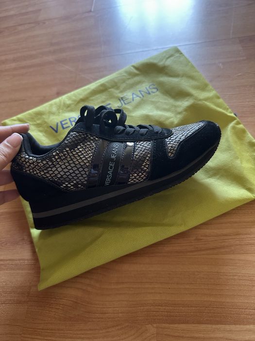 Vand adidasi versace originali