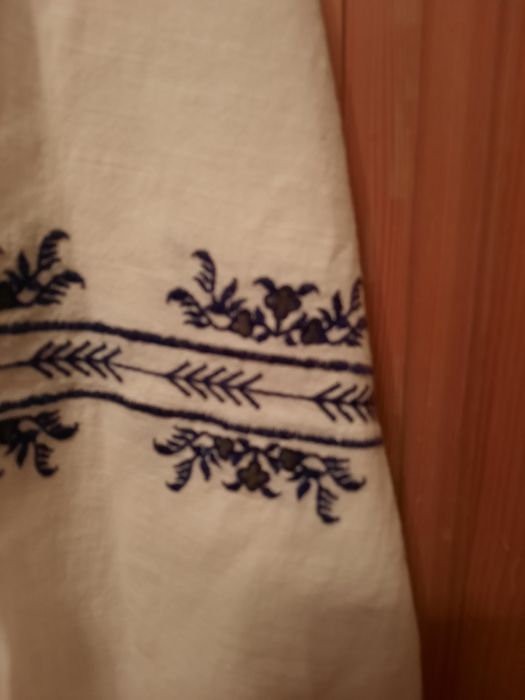 Ie dama cu broderie albastra mărimea 42