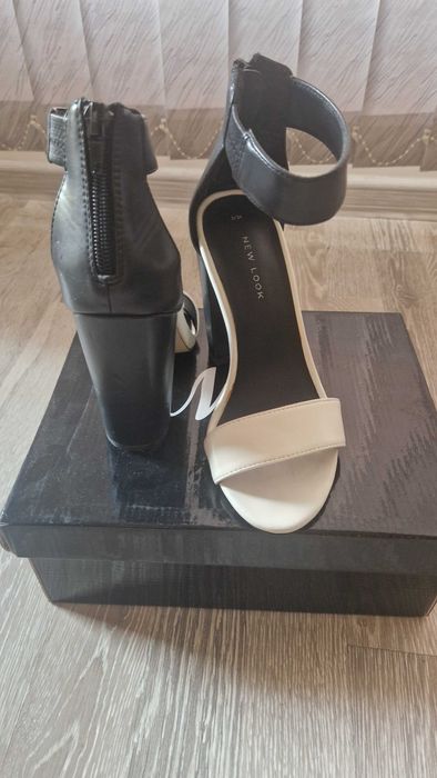 Сандали  New Look