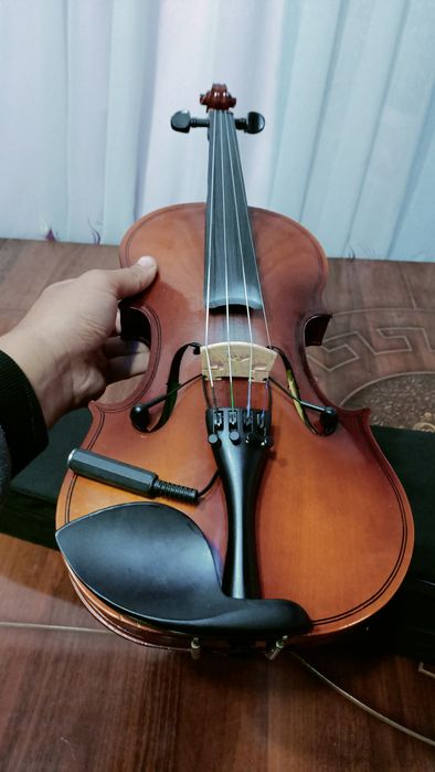 4/4 skripka zvugi ochilgan