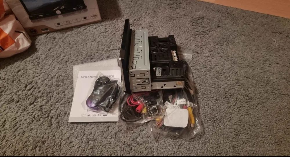 Vând player 2 ambele sunt noi