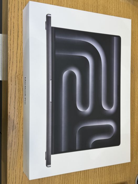 MacBook Pro 16" M5 Max 36GB 2TB Нов Гаранция