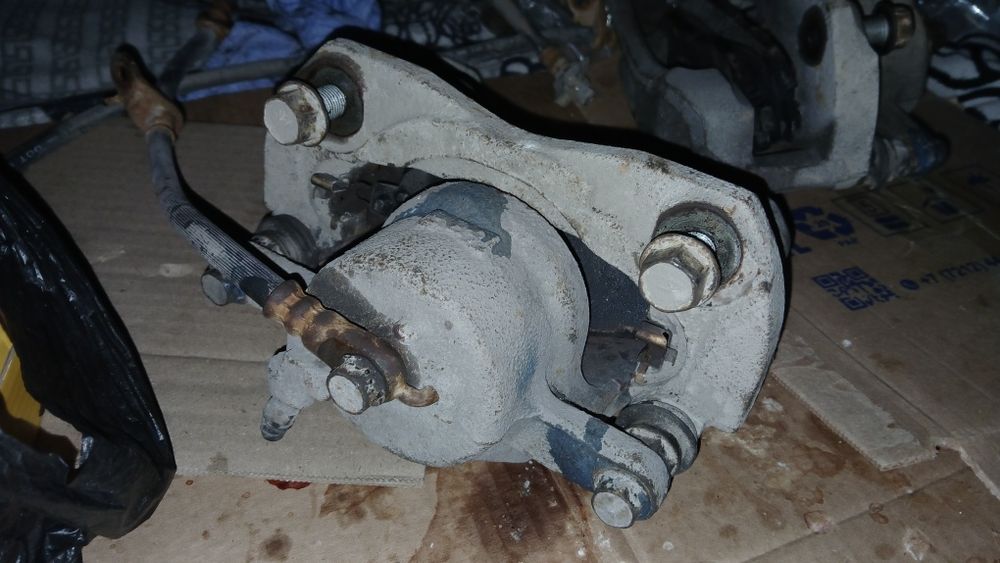 Продам суппорт передние на Рав 4