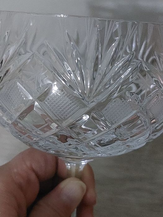 Хрустальная креманка на ножке.