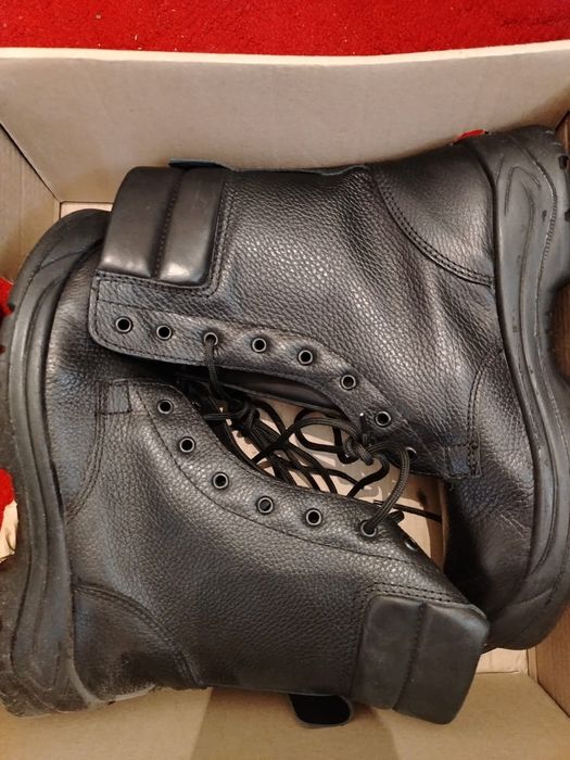 Спец ботинка 43 размер новый