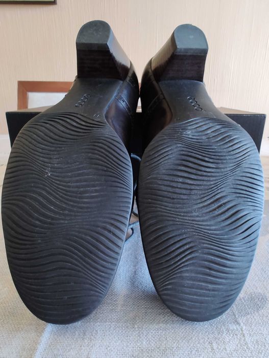 Елегантни дамски кожени обувки Ессо, номер 38