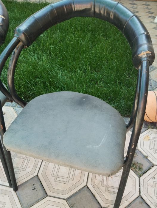 Продам металлические стулья