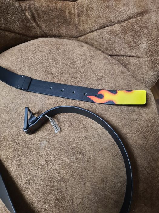 Vand curea Hugo cu 2 fete