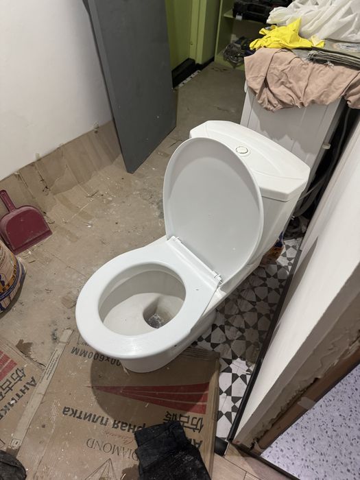 Продам унитаз керамический