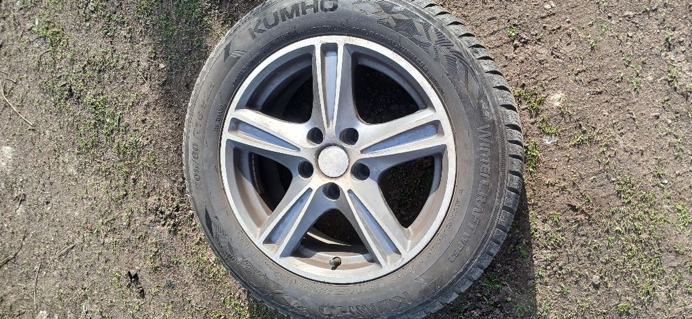 Продавам гуми с джанти  205/60/16
