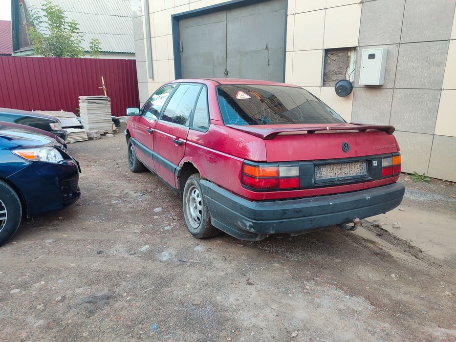 По запчастям продаётся пассат Б3 седан