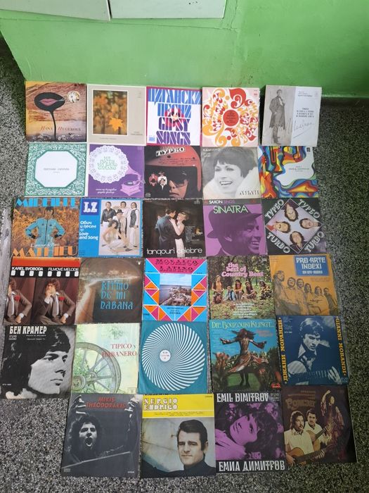 Продавам най-различни видове грамофонни плочи