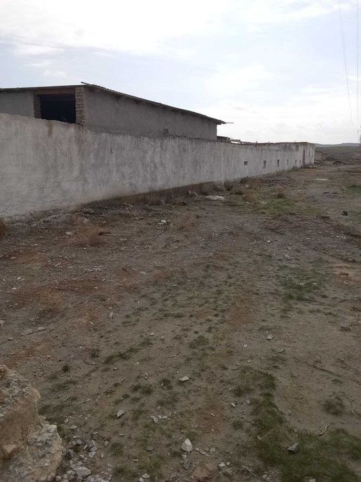 uy sotiladi hamma sharoit mavjud. pul zarurligiga uchun sotilopti