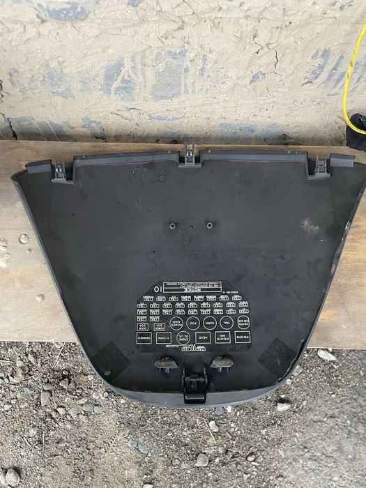 Крышка предохранителей