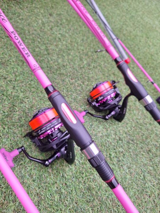 Set 2 Feedere FL BLACK FORCE Pink 3.90 Actiune 60-180 + 2 Mulinete FL