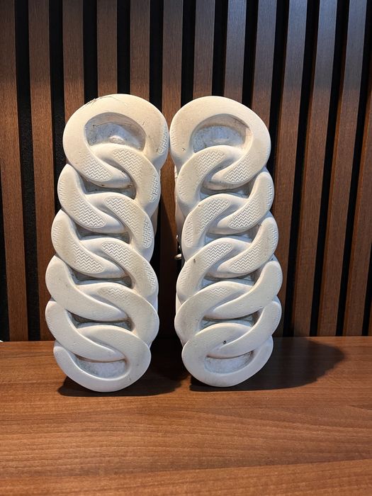 Versace chain reaction