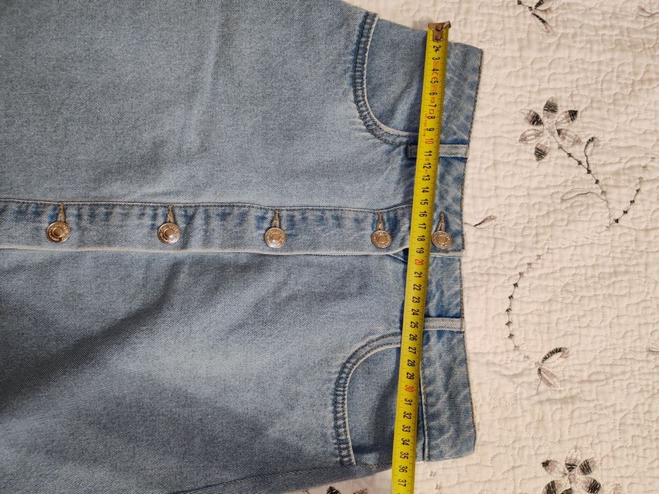 Дамско Яке и чисто нов панталон манго два чифта дънки Зара, жилетка и