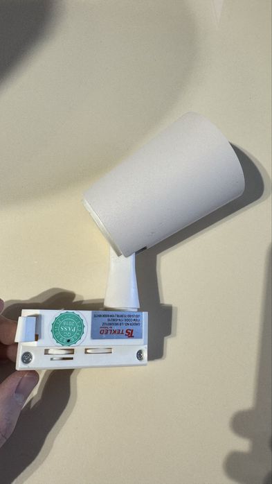 Продам трековые светильники