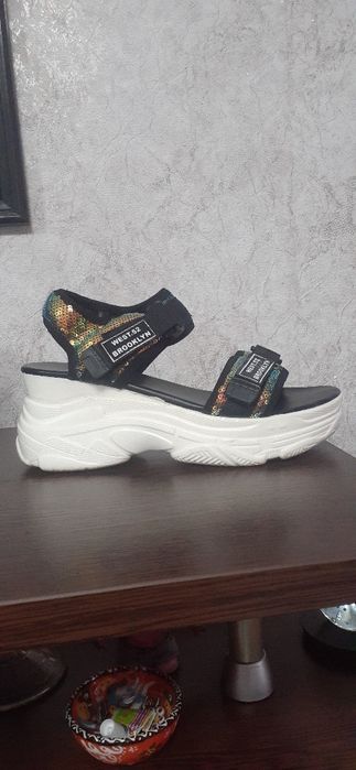 Продам босоножки летние