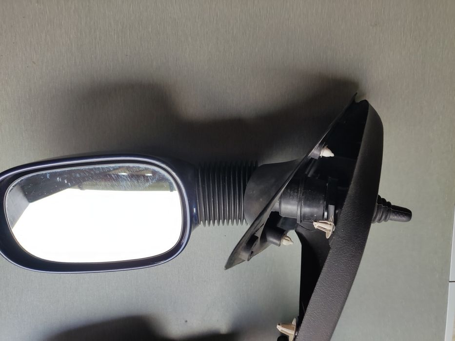 Vând oglinzi retrovizoare stingă dreapta pentru Ford Ka model 2000