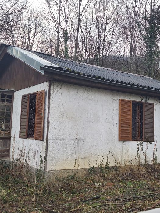 Дървена къща с интернитови плоскости