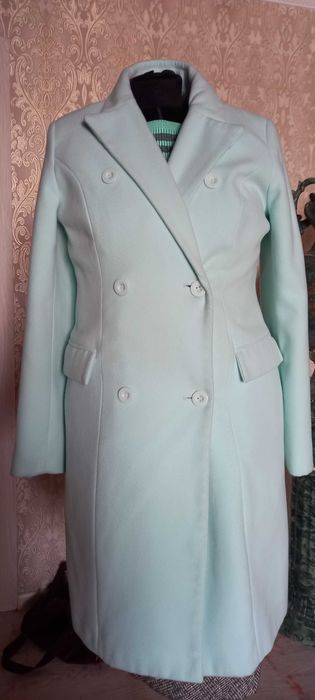 Пальто красивое голубое