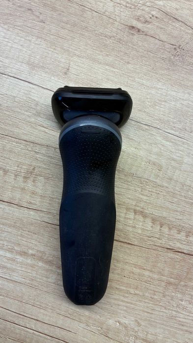 Vând Aparat de ras electric Braun Series 6 61-N1000s, încă în garanție