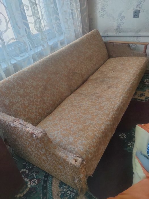 Отдам бесплатно диван и 2 кресла