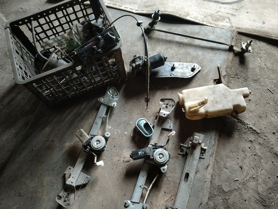 Крыло Мазда 121  год вып 96