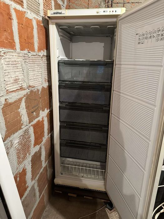 Вертикален фризер Siltal