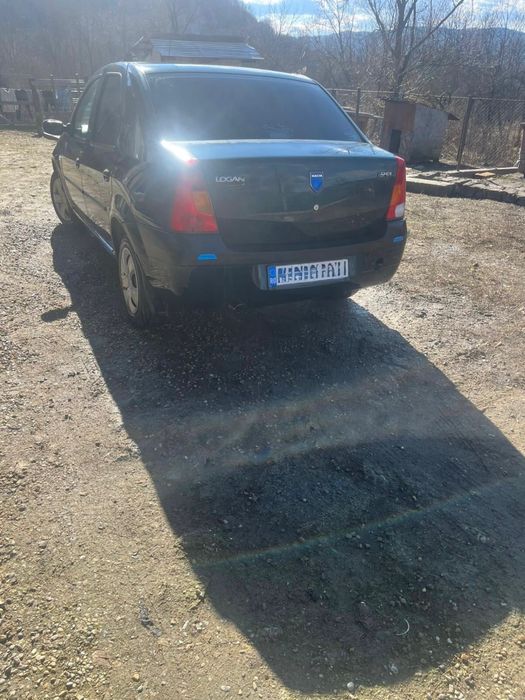 Vând Dacia logan