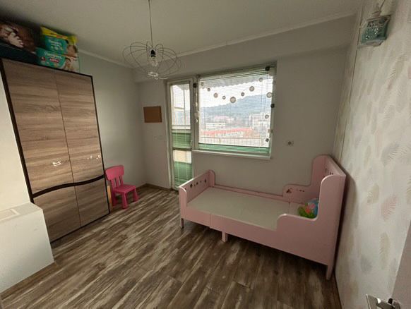 Дава се под наем Тристаен апартамент в Ловеч, Младост - 65 кв.м за 306 € - Снимка #1