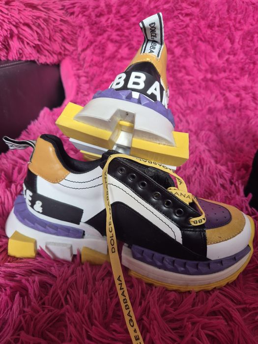 Incaltaminte la vinzare