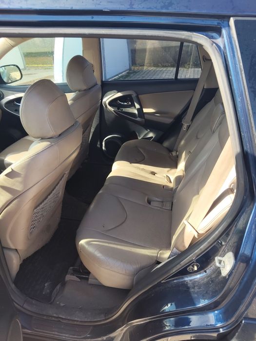 Se vinde pentru  piese  2.2 diesel ,177 cu,2007