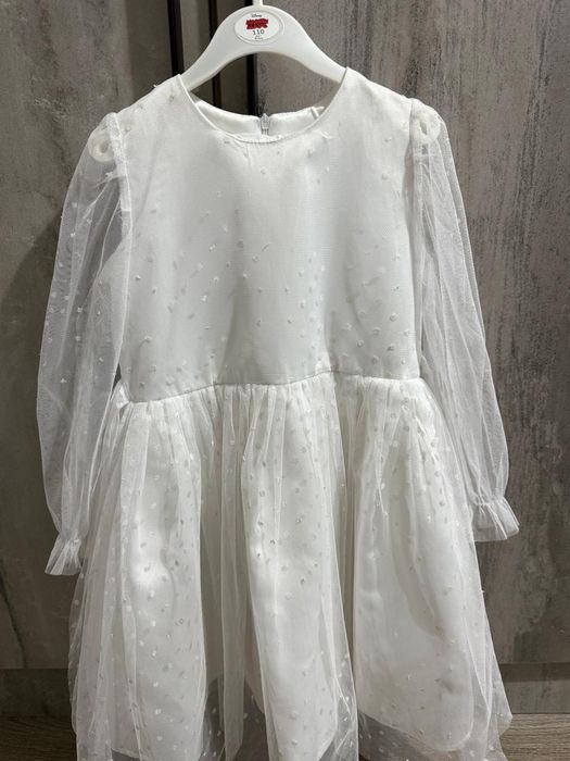 Платье нарядное.