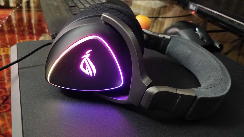 Asus Delta naushnigi sastayanesi yaxshi