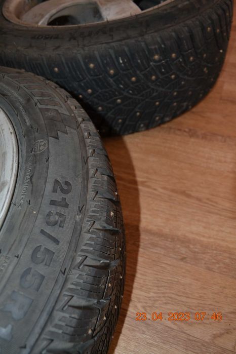 Продам зимние шипованные шины