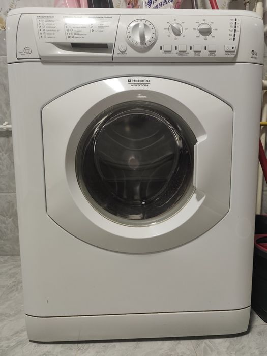 Продаётся стиральная машина автомат хотпоинт Аристон.