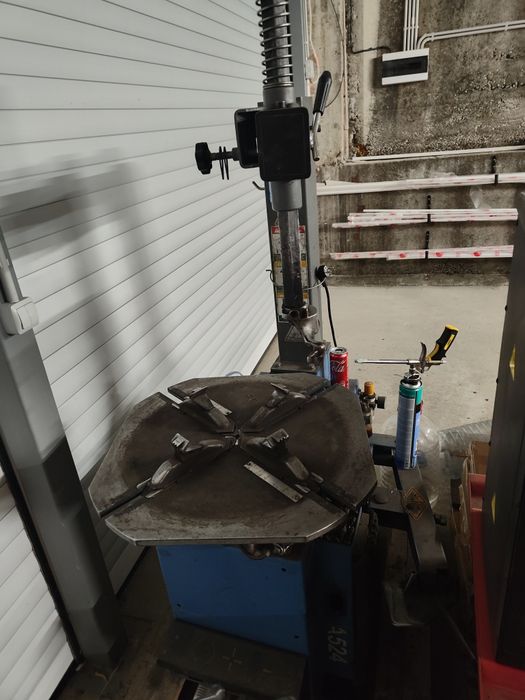 Машина за монтаж на гуми