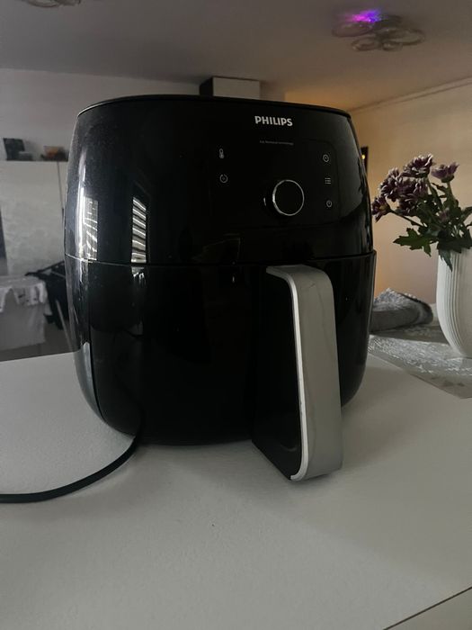 Friteuza cu aer cald Philips de 7.3 litri