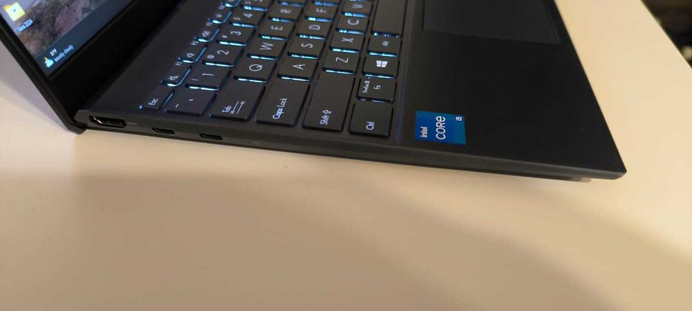 Laptop Asus UX425EA