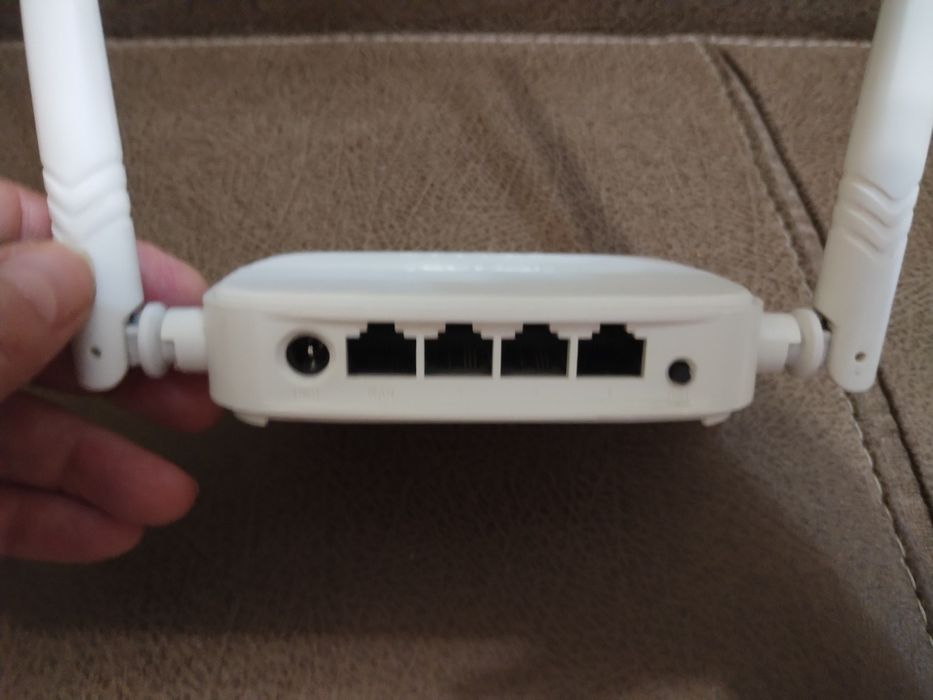 Wi-Fi  Роутер Tenda модель  N301.