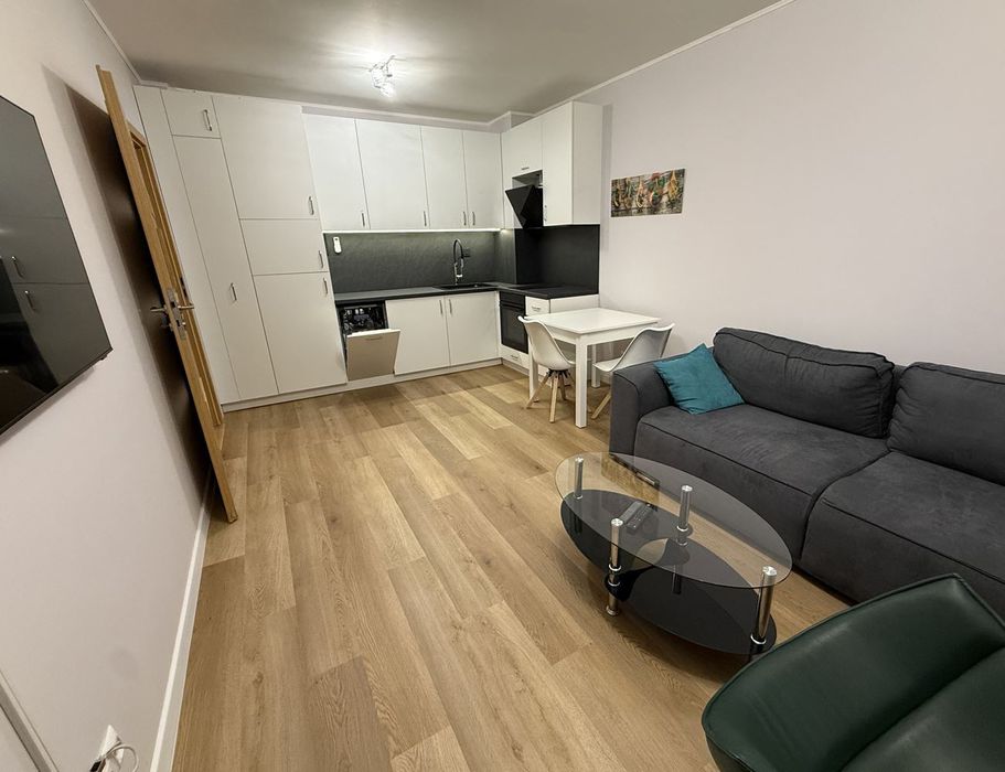 Дава се под наем Двустаен апартамент в София, Младост 4 - 67 кв.м за 697.17 € - Снимка #2