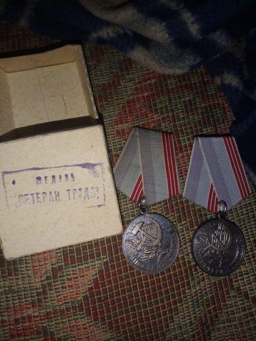 Продам медали ветераны труду