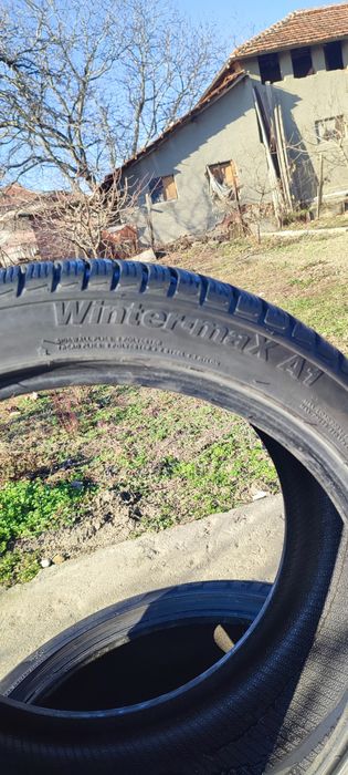 Зимнни Гуми 255/40R19
