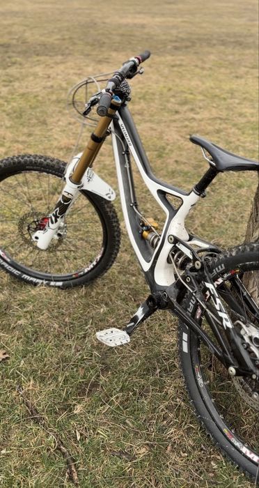 Vând specialized demo 8