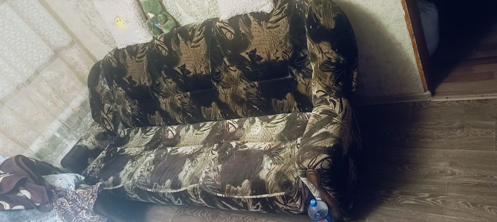 Даром диван и 2 кресла