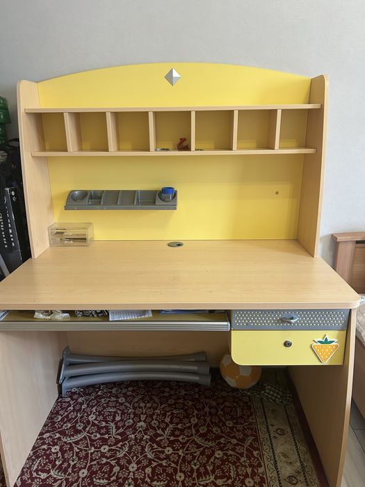 Шкаф, тумба и стол Chelek