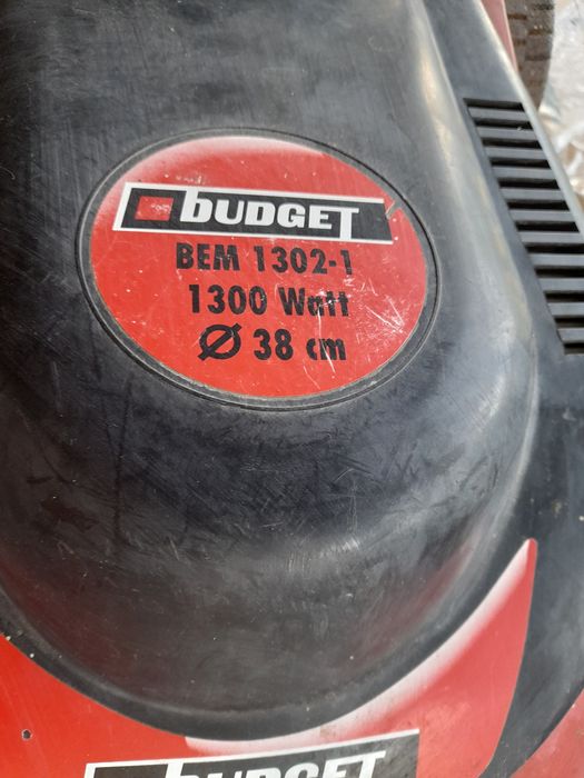 Mașina de tuns iarba electrică