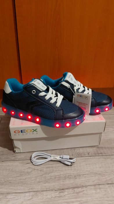 Pantofi noi pentru copii Geox Respira cu LED-uri, marimea 34